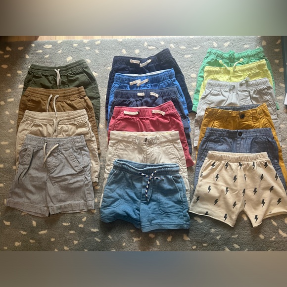 BUNDLE OF BOYS SHORTS 4T. EUC. - Picture 1 of 5